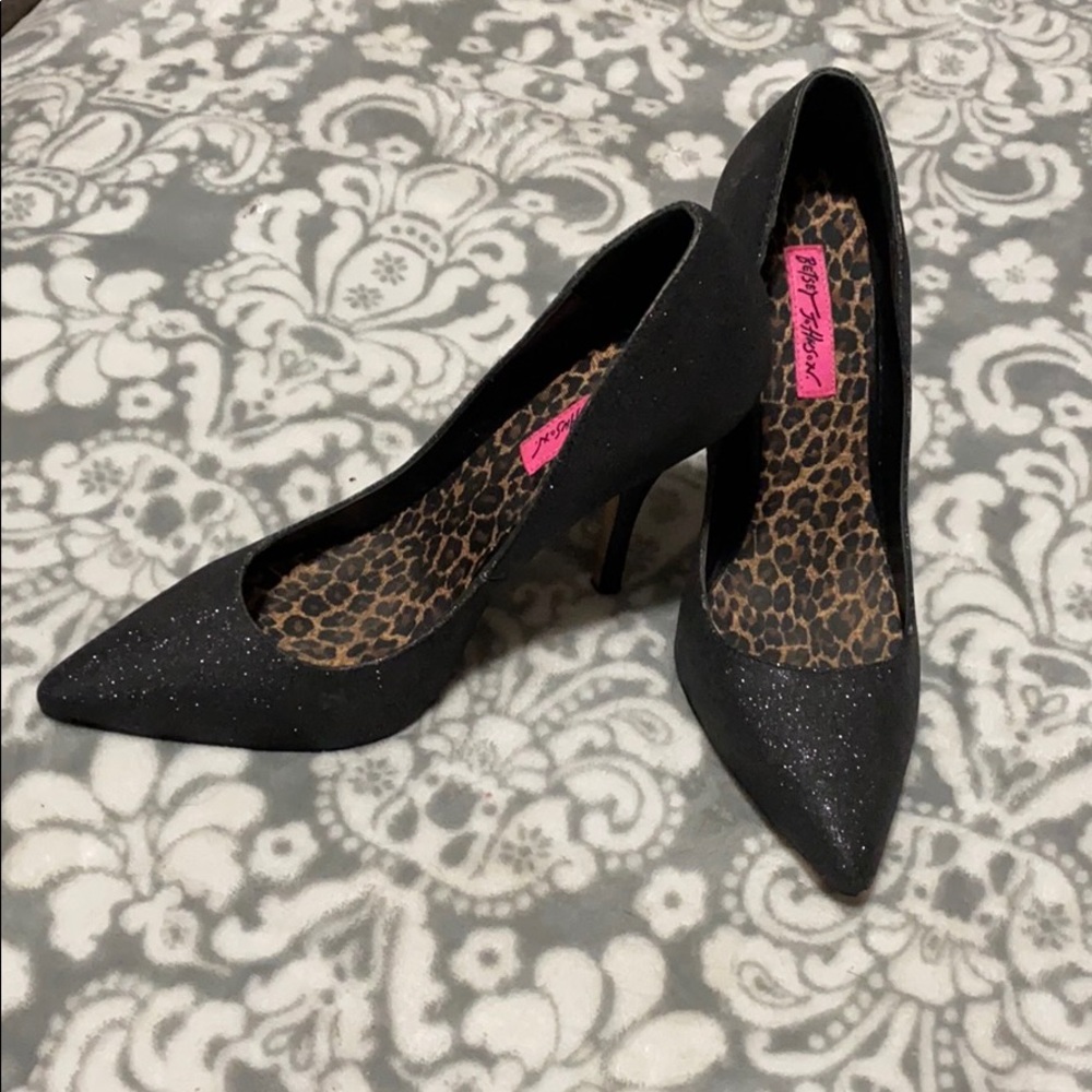 Betsey Johnson black glitter pumps